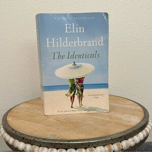 Elin Hilderbrand The Identicals | beach read fiction, paperback